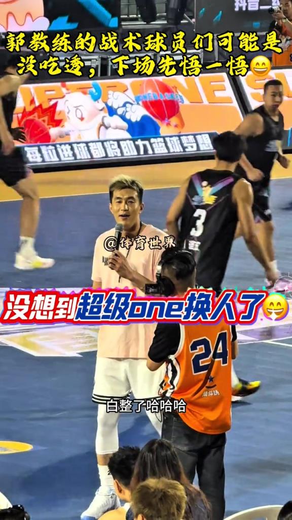 郭艾伦刚布置完战术 结果5人全部下去了！艾伦：好歹打一个哈